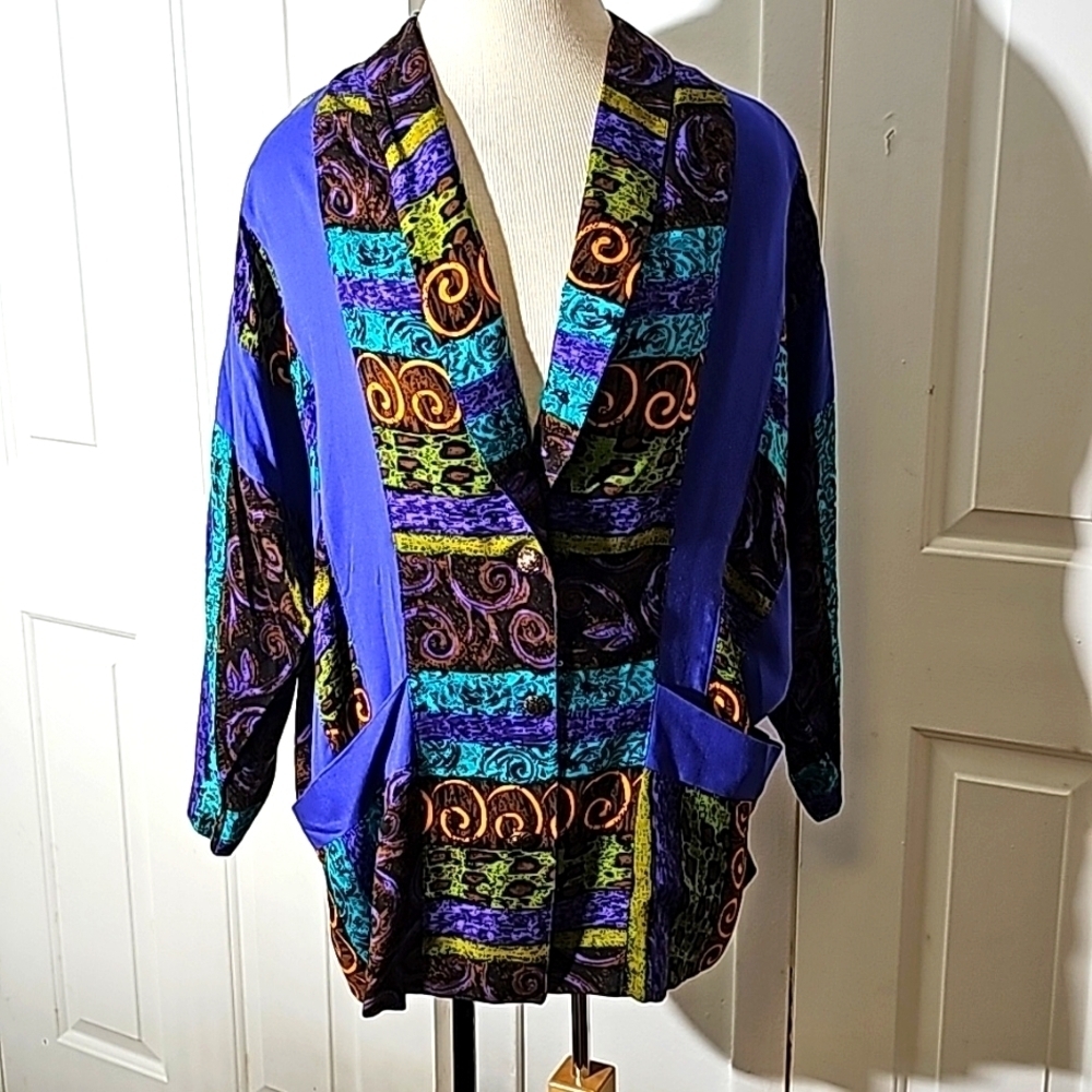 Vintage‎ womens artsie jacket. Very  cute and colerfull. Medium to large.